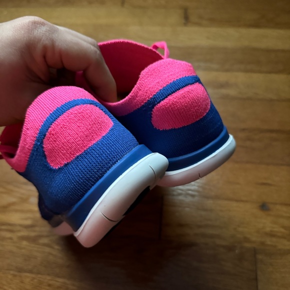 Womens Pink Nike Running Shoes - Picture 7 of 9